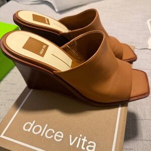 Dolce Vita Gilded Wedge in Acorn Leather Size 8